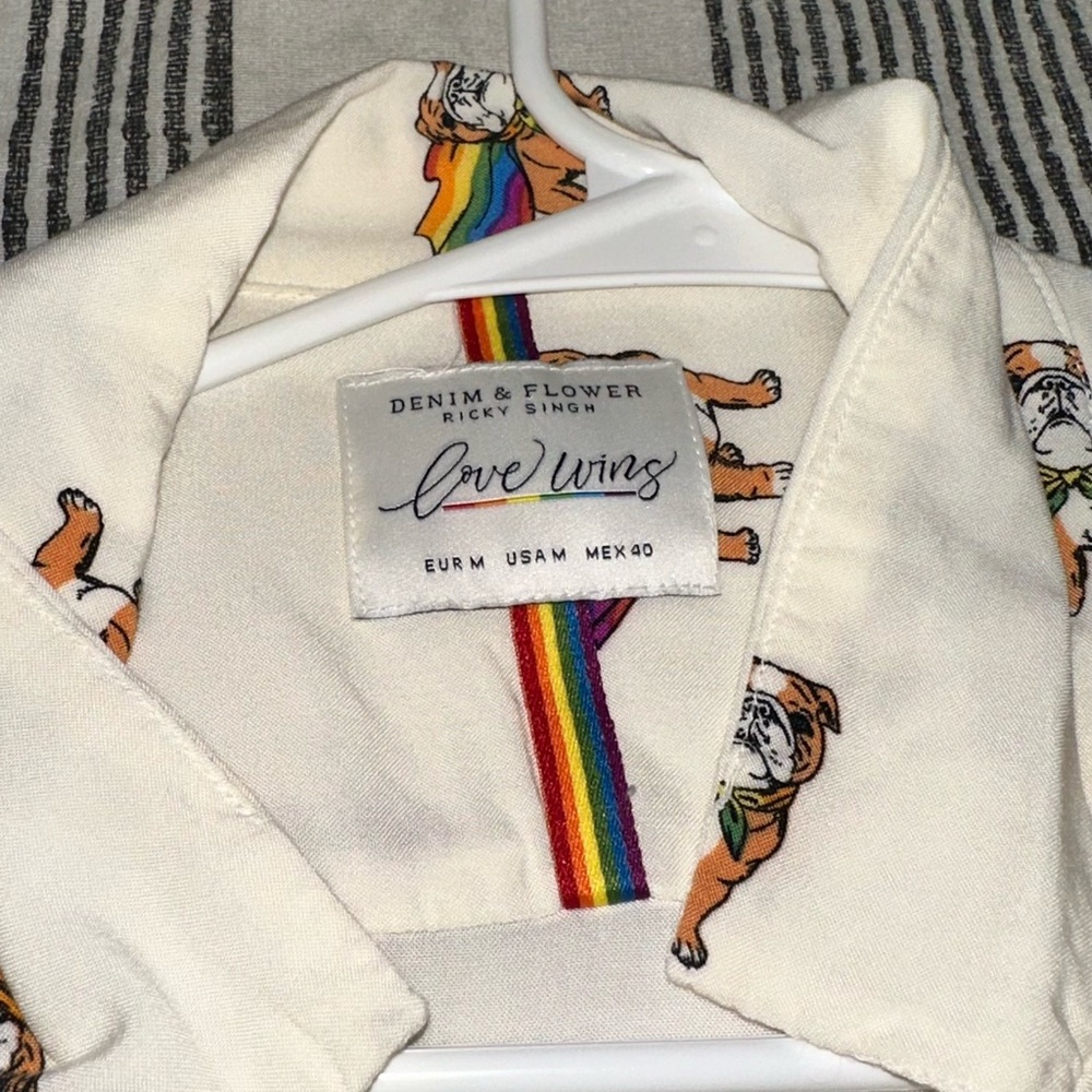 Men’s medium button up shirt- Bulldog